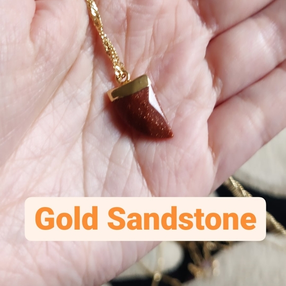 Natural 🔮🤍 crystal pendant 🤍🔮 gold chained necklaces - Picture 5 of 11
